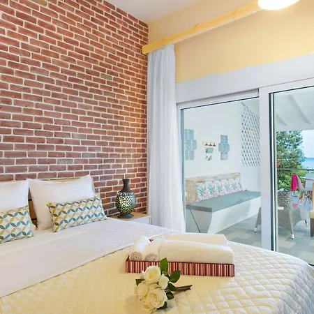 Golden Beachside Terrace *
